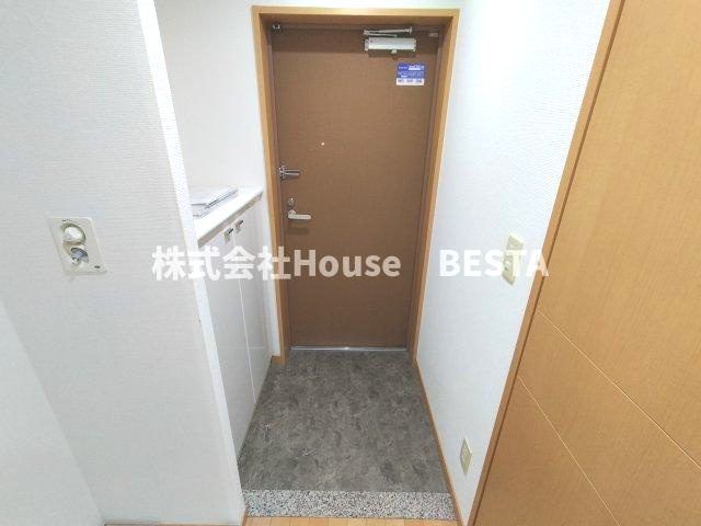 レジディア三宮東の玄関