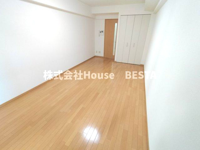 レジディア三宮東の洋室