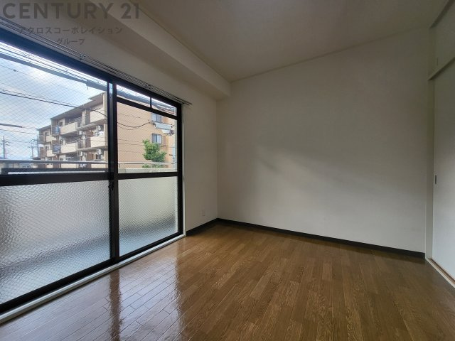 西向きエアコン付きの6帖の洋室です♪