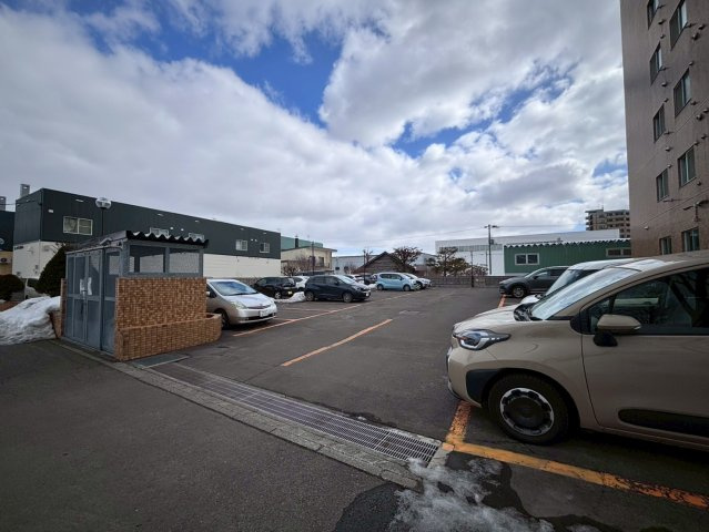 朝日プラザ東札幌Ⅲの駐車場
