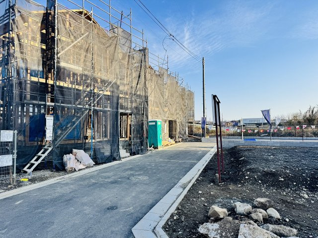 八王子市　泉町　新築一戸建て　２６期の前面道路含む現地写真|～南東側4.5ｍ道路に面しています～