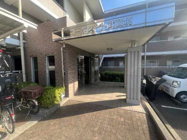 コーポレート武蔵境のエントランス