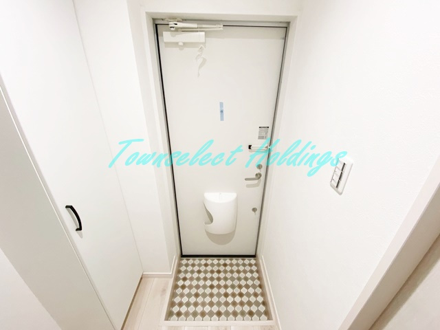 横浜市栄区笠間１丁目のアパートの玄関