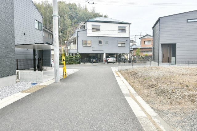 高知市福井東町　建築条件付き売土地の前面道路含む現地写真