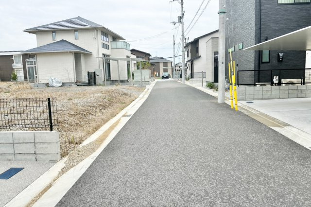 高知市福井東町　建築条件付き売土地の前面道路含む現地写真