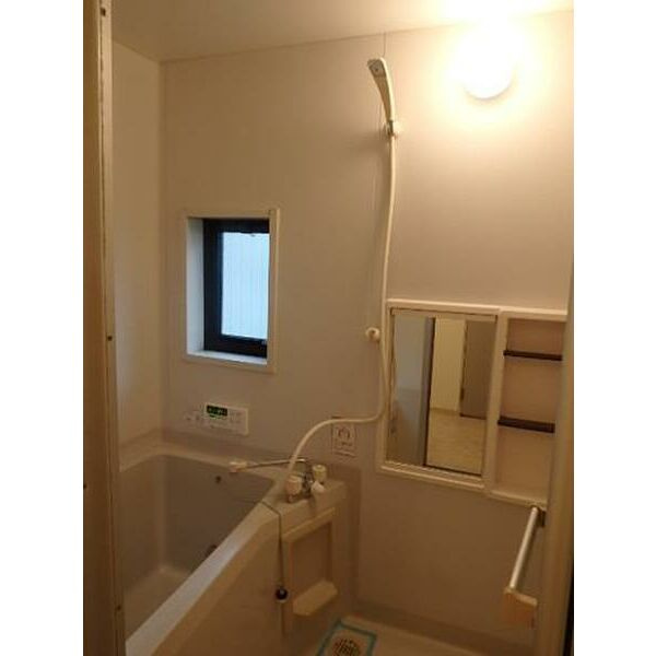 フロイント長門石の浴室|落ち着いた空間のお風呂です