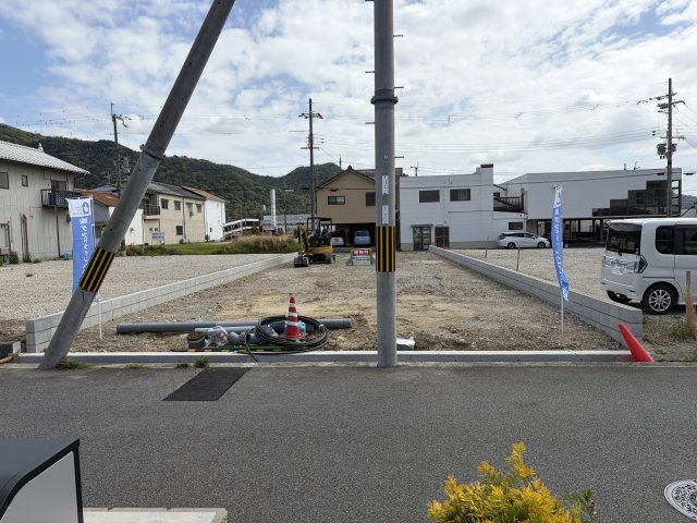 西脇市上野（区画整理地域内）の前面道路含む現地写真|両側障害物無く解放感あり