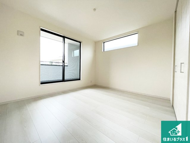 ●生駒郡斑鳩町龍田　第2期・第3期　新築一戸建ての洋室|シンプルな洋室は、自分好みのインテリアが楽しめます♪ご家族とインテリアや家具を選びに行くのは新築購入時の醍醐味の一つです。ぜひお楽しみください♪