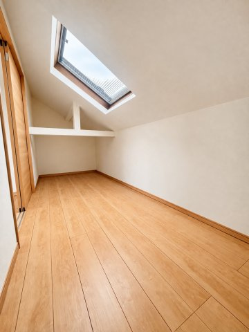 前橋市北代田町既存住宅の洋室|小屋裏収納