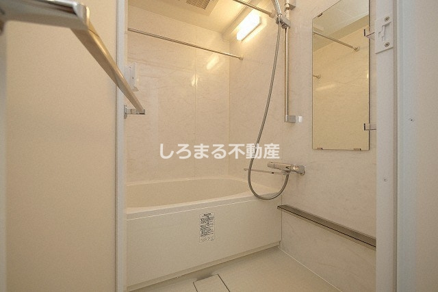 藤の邸　江戸堀の浴室