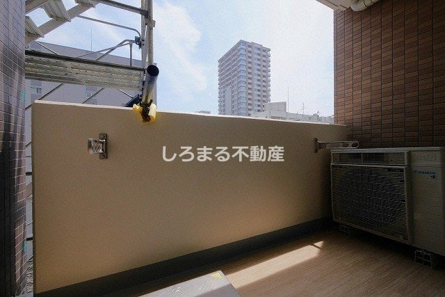 藤の邸　江戸堀のバルコニー