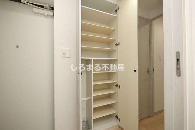 藤の邸　江戸堀の収納