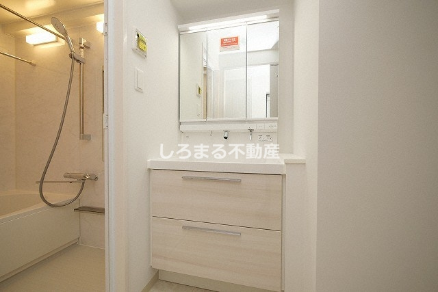 藤の邸　江戸堀の独立洗面台