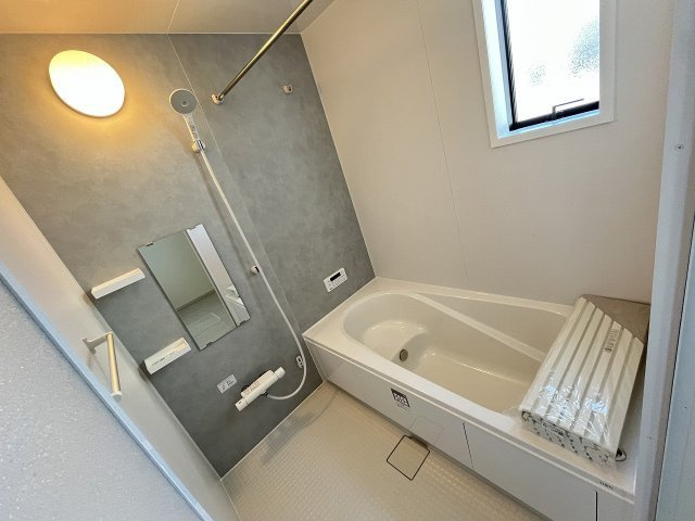 【内装】 | 福岡市西区野方2丁目4期　2号棟（全3棟）【仲介手数料無料・0円】 | 施工例。浴室です。施工例は完成時と異なる場合があります。