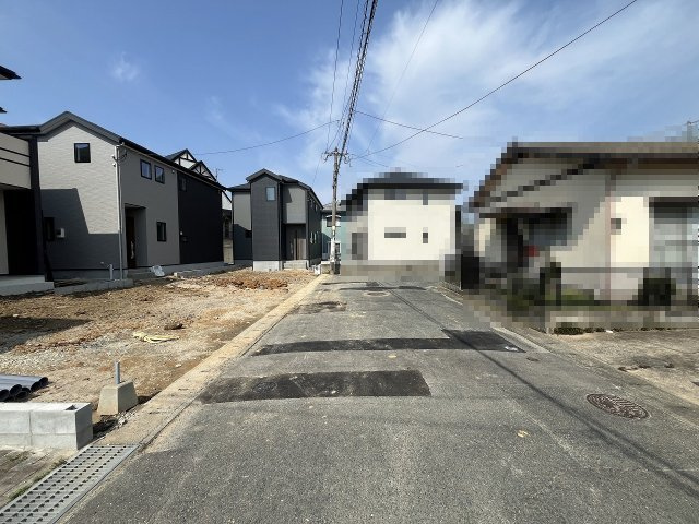 【その他】 | 福岡市西区野方2丁目4期　2号棟（全3棟）【仲介手数料無料・0円】 | 現地写真。前面道路です。