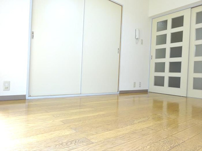 【洋室】 | エクラン北沢 | ※写真は反転タイプの別室