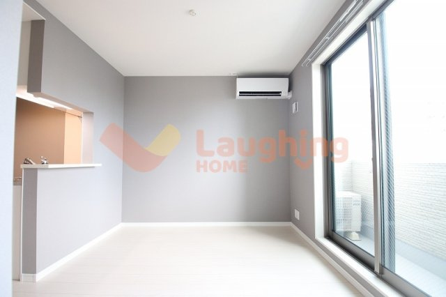 久留米市西町のアパートの居間・リビング|使いやすいリビングです