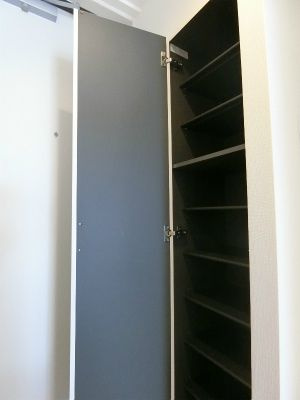 リブリ日進の玄関