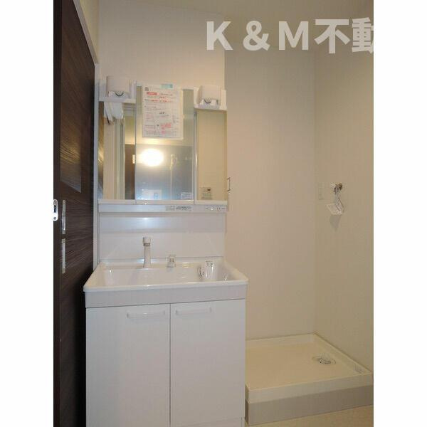 Ｐｌｕｓｌｉｎ　Ｇａｒｄｅｎ（プラスリンガーデン）の洗面所|脱衣スペースもあります