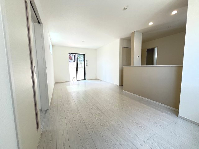 【居間・リビング】 | 福岡市西区野方2丁目4期　3号棟（全3棟）【仲介手数料無料・0円】 | 現地写真。