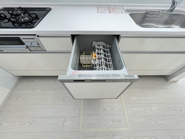 【キッチン】 | 福岡市西区野方2丁目4期　3号棟（全3棟）【仲介手数料無料・0円】 | 施工例。施工例は完成時と異なる場合があります。