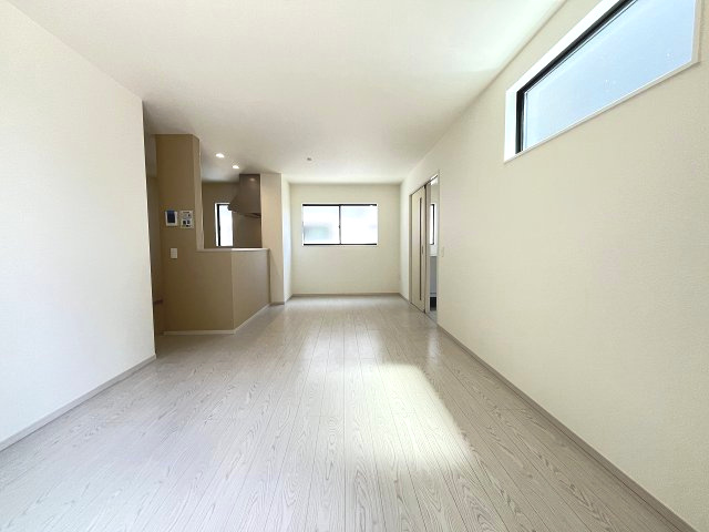 【居間・リビング】 | 福岡市西区野方2丁目4期　3号棟（全3棟）【仲介手数料無料・0円】 | 現地写真。