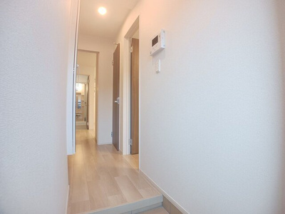 【玄関】 | 仲介手数料0円！初期費用最安！レディ・バグⅡ | ゆったりとした玄関です