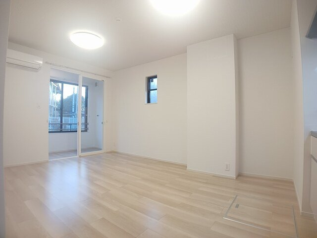 【居間・リビング】 | 仲介手数料0円！初期費用最安！レディ・バグⅡ | 使いやすいリビングです