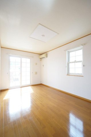 サウスレイクマーサ壱番館　Ⅱの居間・リビング