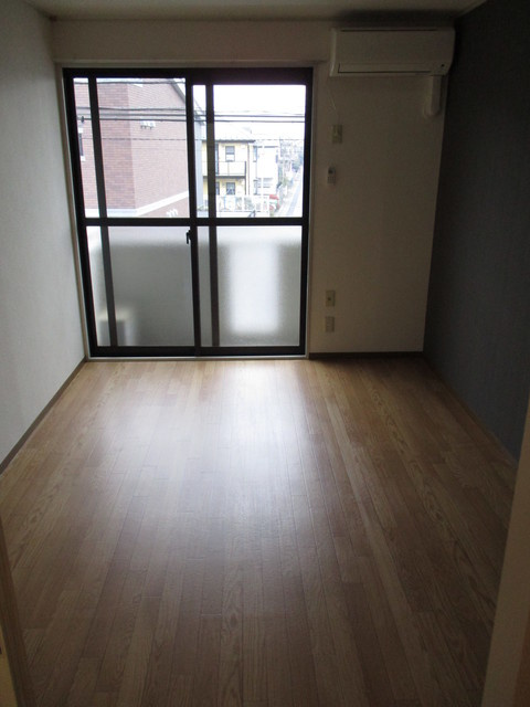 ドミールⅡの居間・リビング