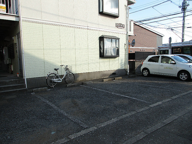 ドミールⅡの駐車場