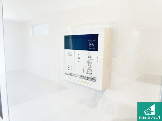 ●29(土)30(日)現地案内可能！　生駒郡斑鳩町龍田の発電・温水設備|給湯器リモコン（LDK側）ボタン一つでお風呂のお湯はり・追い炊き可能！便利な呼び出し機能付き！表示文字が大きく読みやすい有機ＥＬを採用！どの角度からも見やすくなっています。