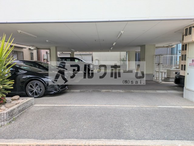 ベストレジデンス八尾の駐車場