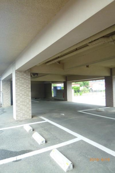 サンピーノの駐車場|カースペースがあります