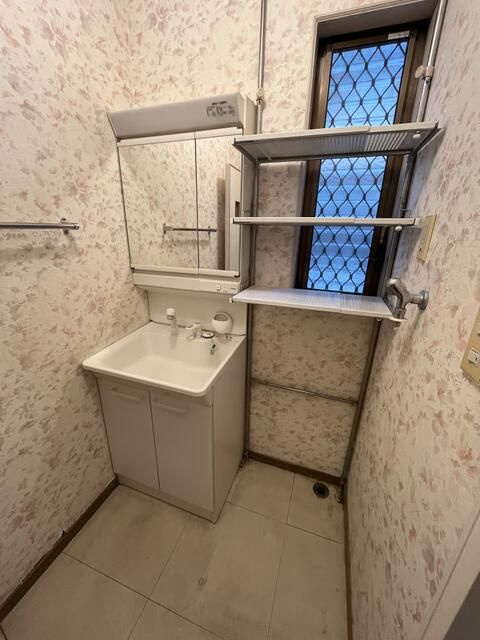 小平市小川町１丁目戸建の洗面所