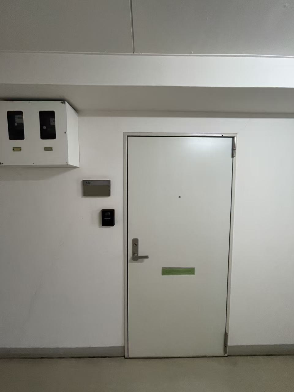 プリンスマンションの玄関