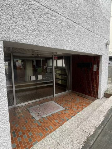 プリンスマンションのエントランス