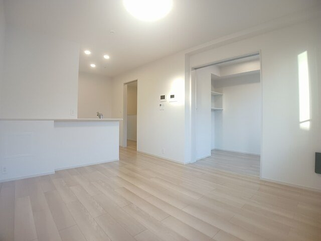 【居間・リビング】 | 仲介手数料0円！初期費用最安！レディ・バグⅡ | ゆったりとしたリビングです