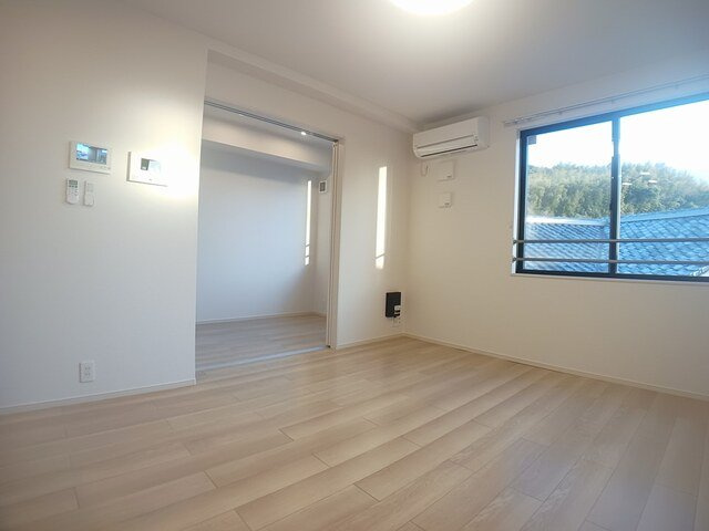 【居間・リビング】 | 仲介手数料0円！初期費用最安！レディ・バグⅡ | ゆったり過ごせる居間です