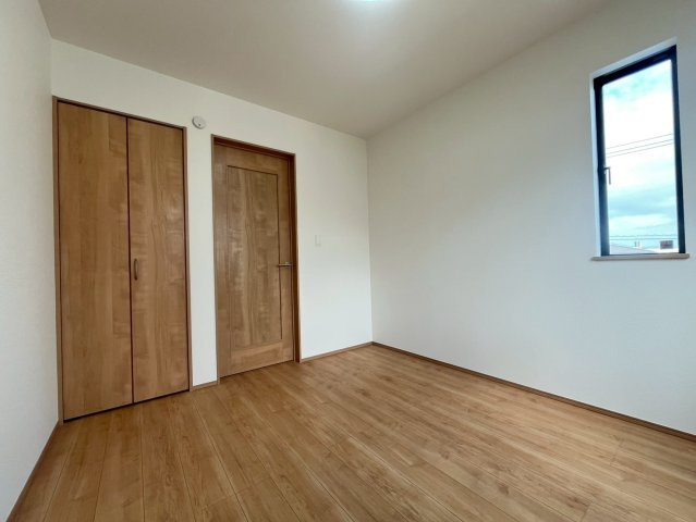 ハートフルタウン与那原町与那原　全4棟の洋室