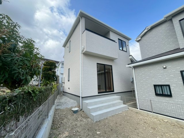 ハートフルタウン与那原町与那原　全4棟の玄関