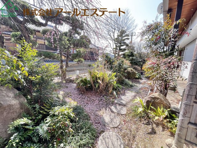 姫路市藤ケ台　　JR「播磨高岡駅」徒歩12分の庭