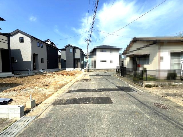 【その他】 | 福岡市西区野方2丁目4期　1号棟（全3棟）【仲介手数料無料・0円】 | 現地写真。前面道路です。