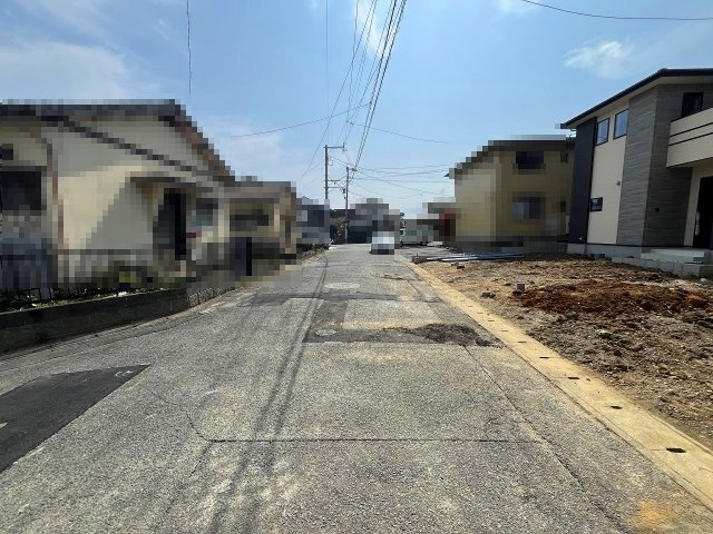 【その他】 | 福岡市西区野方2丁目4期　1号棟（全3棟）【仲介手数料無料・0円】 | 現地写真。前面道路です。