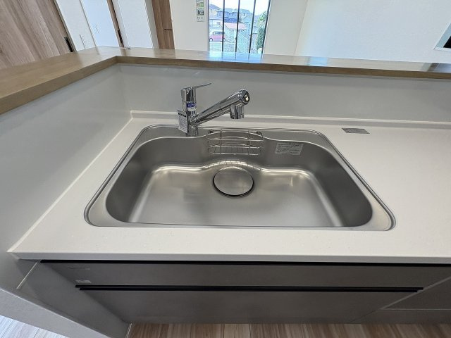 【キッチン】 | 福岡市西区野方2丁目4期　1号棟（全3棟）【仲介手数料無料・0円】 | 施工例。施工例は完成時と異なる場合があります。
