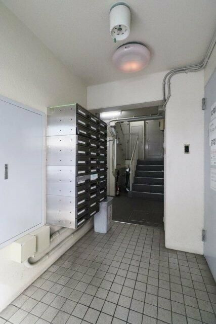 ネオハイシティ南大塚のエントランス