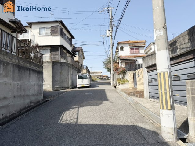 明石市魚住町錦が丘1丁目6-31の前面道路含む現地写真|【ホームページに現地動画掲載中】●年中無休：当日予約可●錦が丘小まで徒歩7分魚住東中まで徒歩20分。