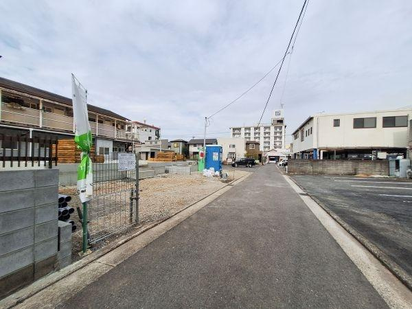 今津留第1-2号棟の前面道路含む現地写真|前面道路含む現地(2026年2月撮影)