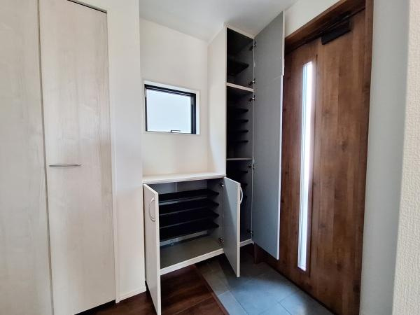 花高松2丁目1期1号棟のキッチン|シンプルなデザインのキッチンシンクが魅力です。作業スペースが広く手入れも簡単です。水栓の操作もしやすい仕様になっています。明るい空間で快適に使えます。