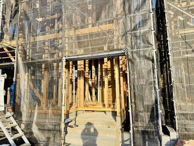 八王子市　泉町　新築一戸建て　２６期の玄関|～玄関は安心のWロックキーを採用～